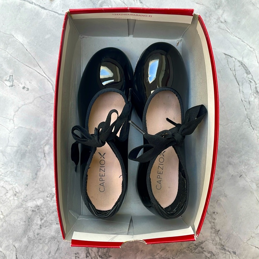 Girls Capezio Jr. Tyette tap shoes
